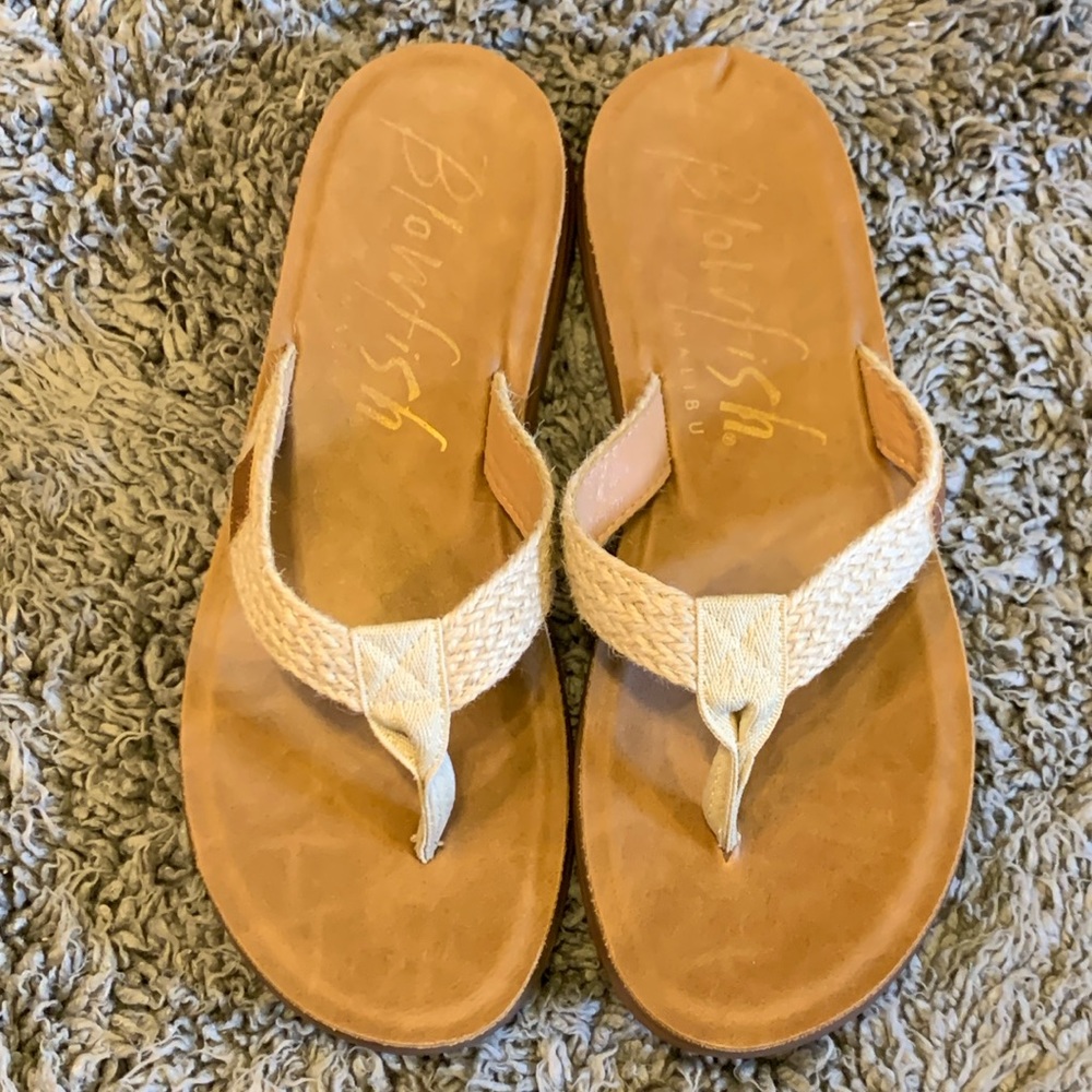 Blowfish Malibu Womens Size 8.5 Sage Slip On Fashion Thong Sandal in great shape